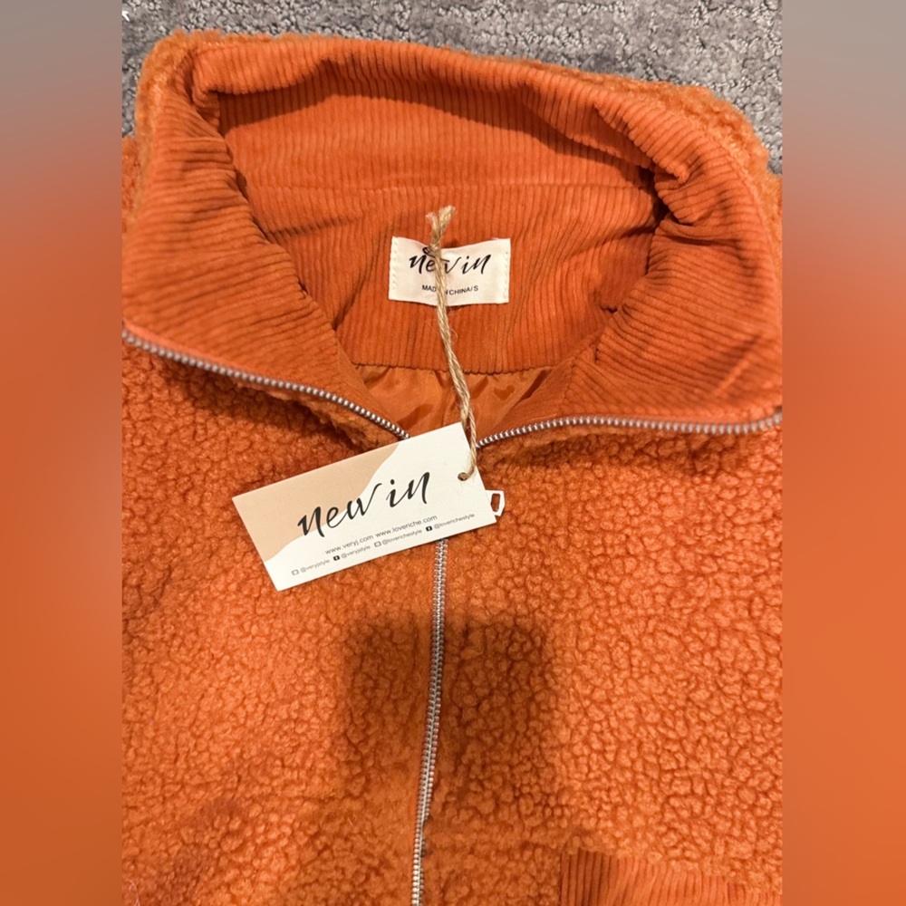 NWT Women’s Zip up Sherpa Jacket
Sizes SM/MED/LG - Picture 9 of 13